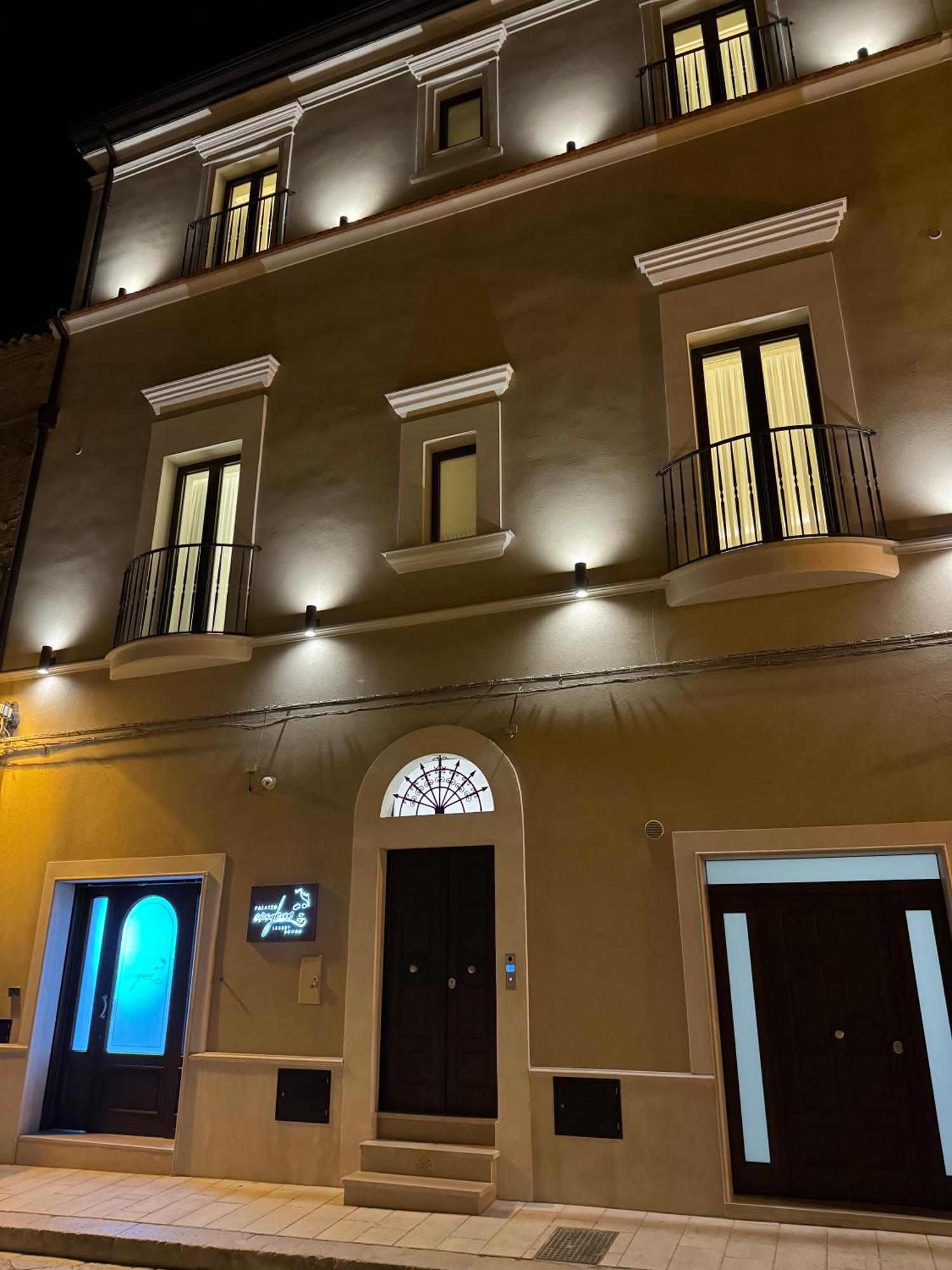 B&B Palazzo Croghan Torremaggiore Екстер'єр фото