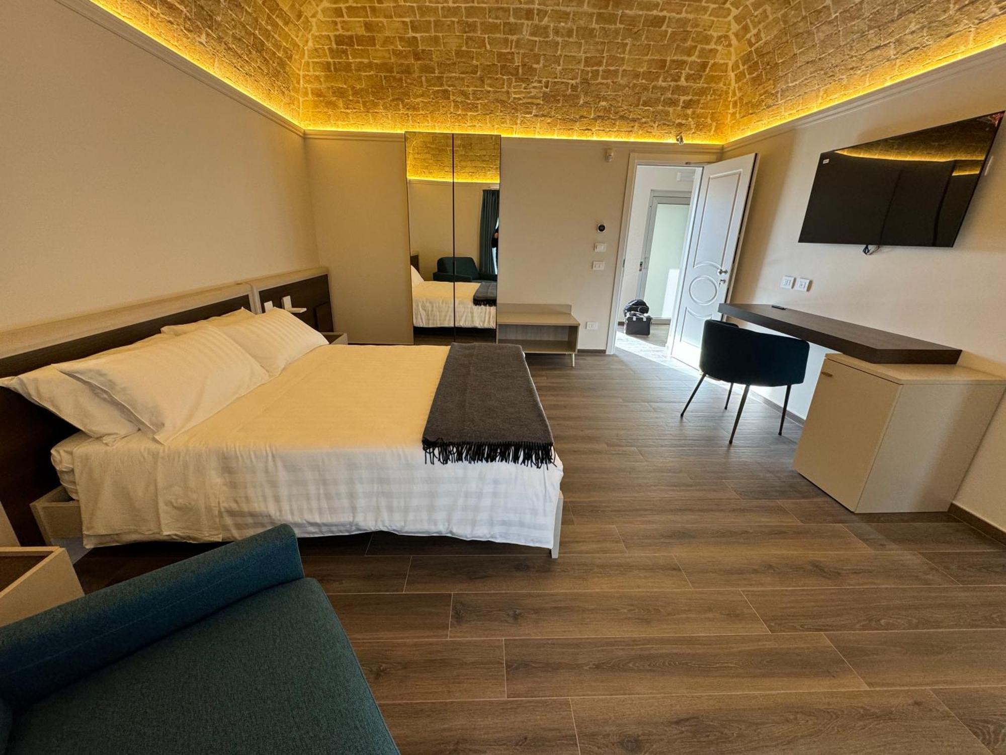 B&B Palazzo Croghan Torremaggiore Екстер'єр фото