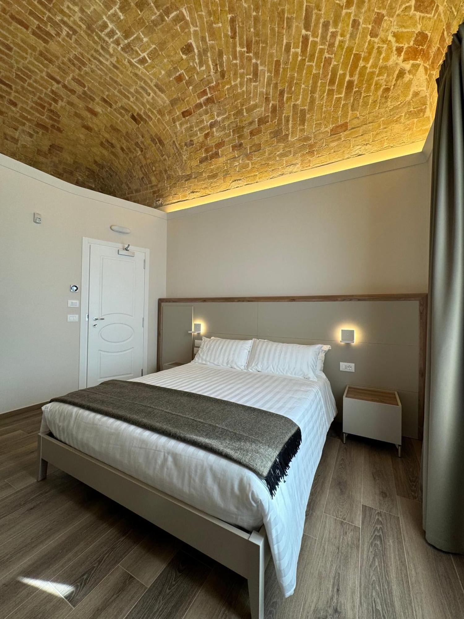 B&B Palazzo Croghan Torremaggiore Екстер'єр фото
