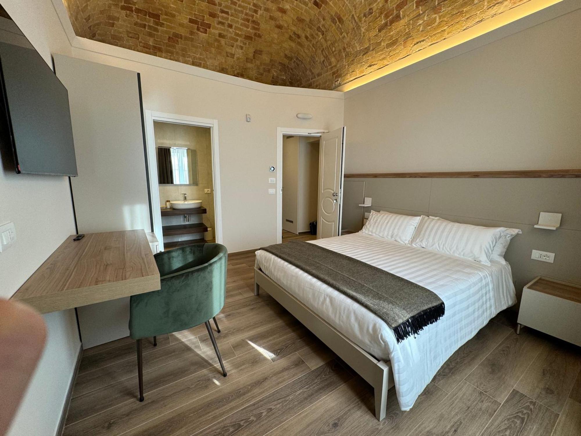 B&B Palazzo Croghan Torremaggiore Екстер'єр фото
